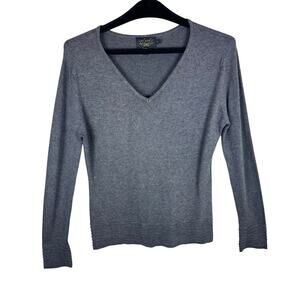 Icelandic Design Gray V-Neck Lightweight Sweater Large